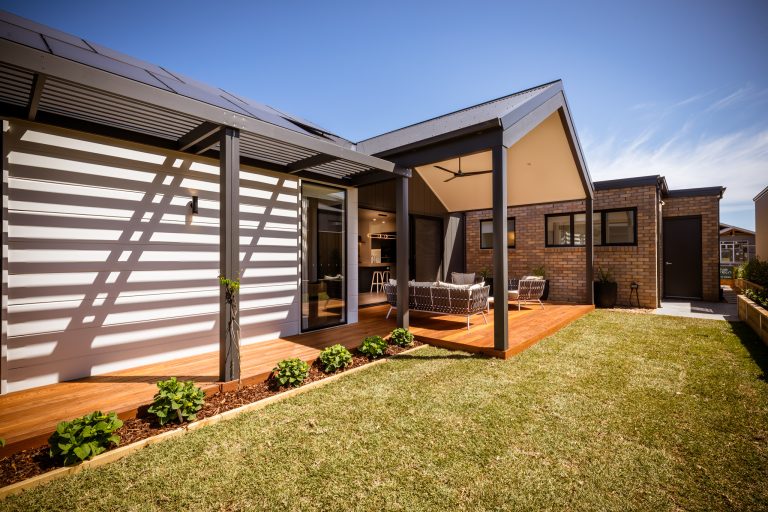 Display socials 83 768x512